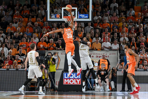 超中的不同 超中的不同